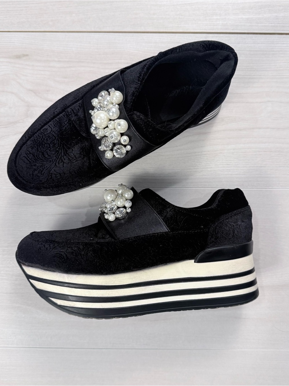 Embossed velvet Black Pearl-Embellished Platform loafers - Women's